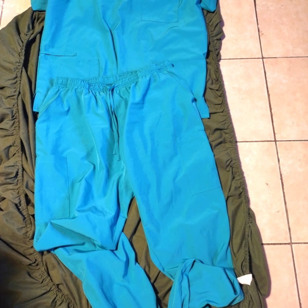 jogger scrub set size XL
